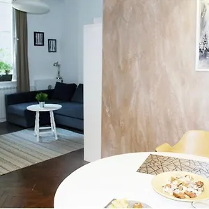 Elegant In The Center Of Apartment